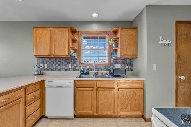 $314,900 | 3704 Northwest Cherry Creek Drive, Topeka, KS 66618