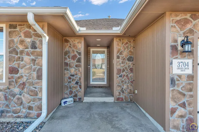 $314,900 | 3704 Northwest Cherry Creek Drive, Topeka, KS 66618