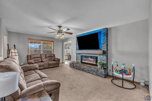 $314,900 | 3704 Northwest Cherry Creek Drive, Topeka, KS 66618