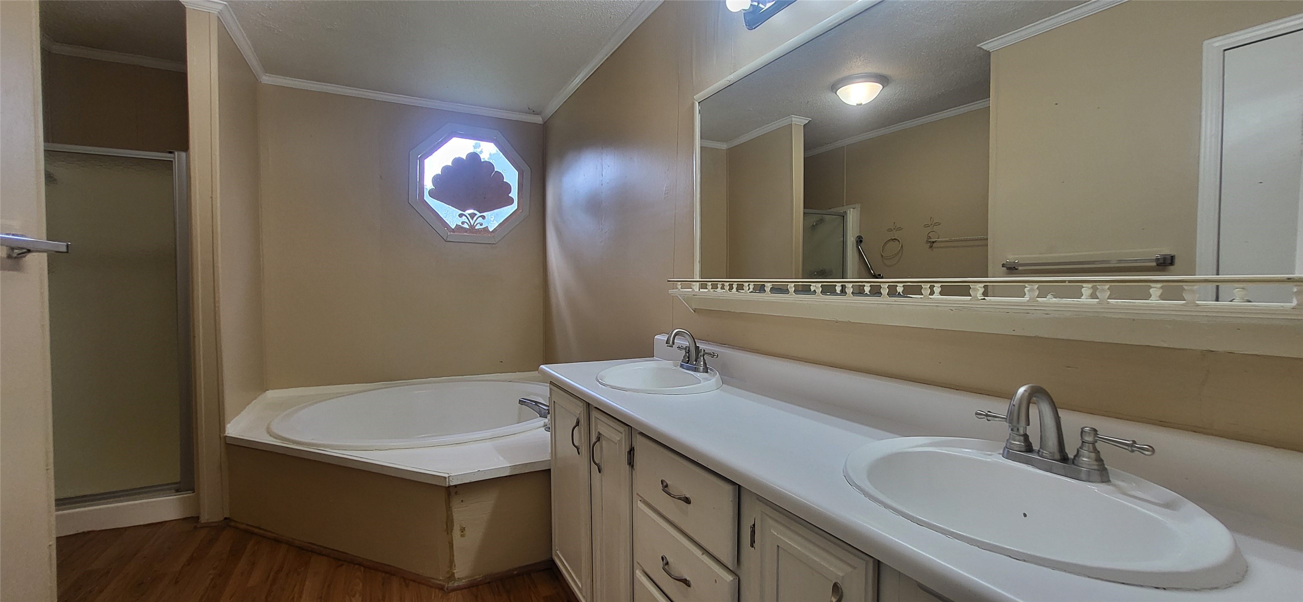 16711 Lake Circle Conroe, TX 77302 - Photo 13 of 20 a bathroom with a sink and a mirror