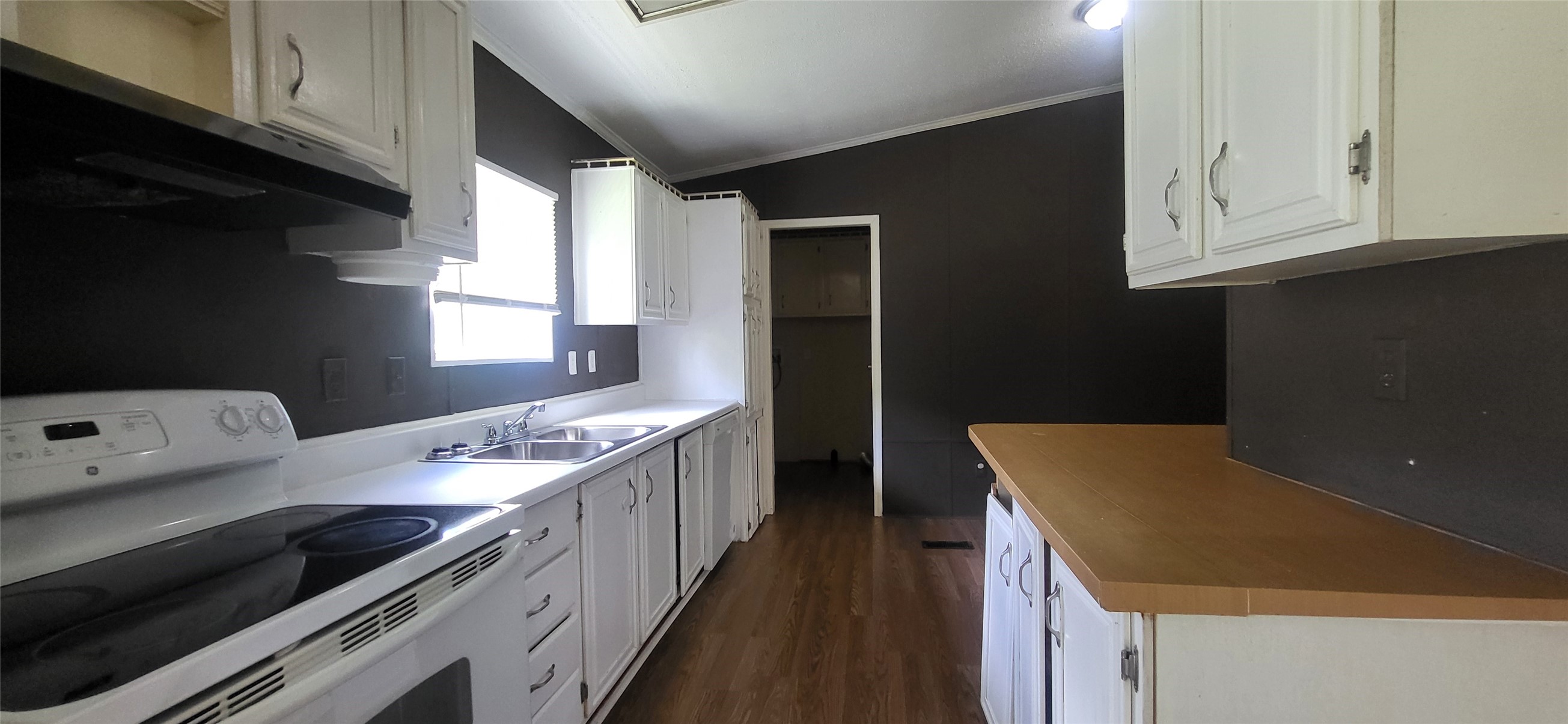 16711 Lake Circle Conroe, TX 77302 - Photo 8 of 20 a kitchen with stainless steel appliances a stove a sink a refrigerator and cabinets