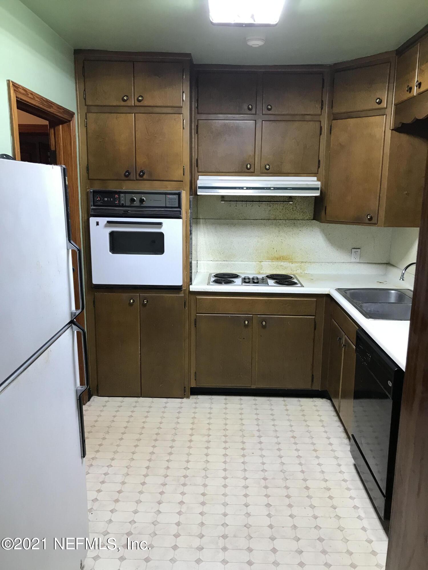 2625 Merwyn Road Jacksonville, FL 32207 - Photo 6 of 13 Kitchen