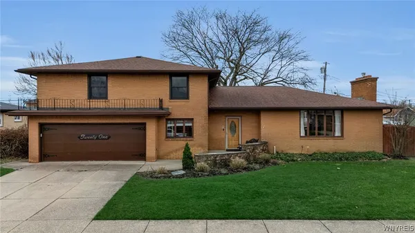 $315,000 | 21 Barlow Avenue, Lackawanna, NY 14218