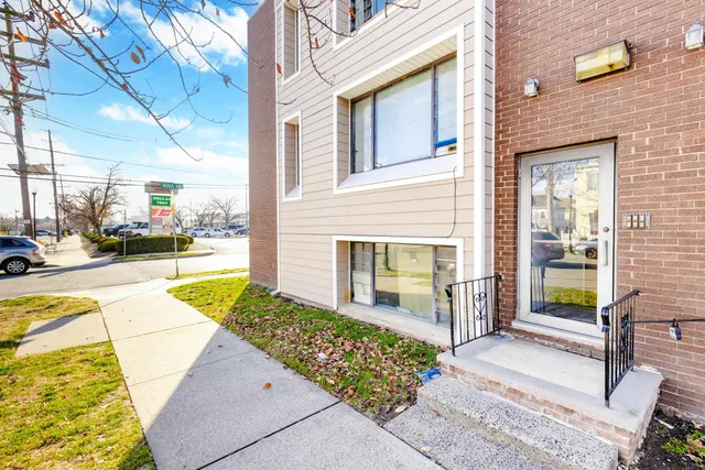 $2,150 | 100 Lakeview Avenue, Unit 1A, Clifton, NJ 07011