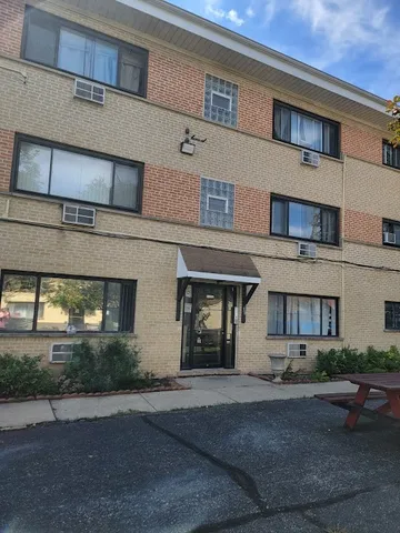 $105,000 | 36 South 19th Avenue, Unit 2E, Maywood, IL 60153