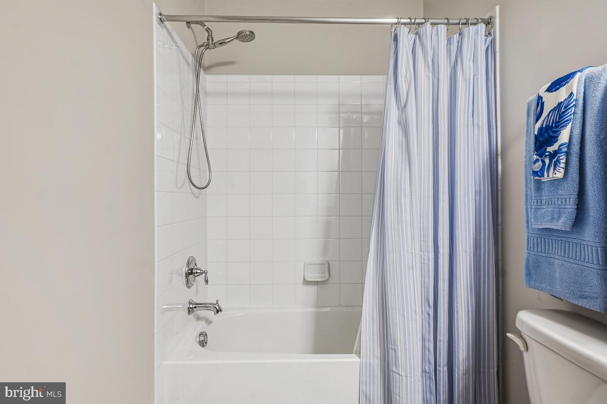 23517 Public House Road, Unit 101 Clarksburg, MD 20871 - Photo 23 of 26 Second Full Bathroom