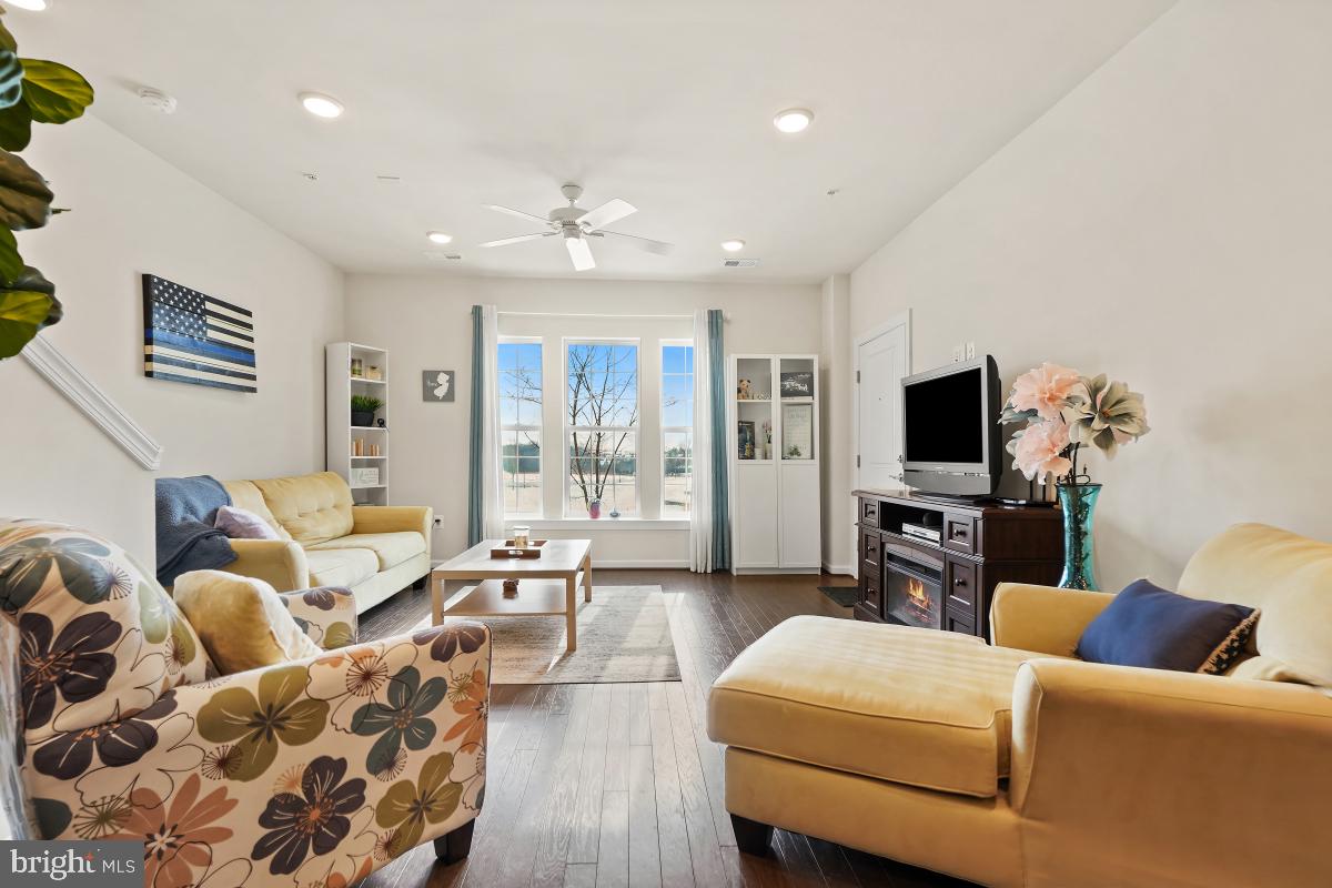 23517 Public House Road, Unit 101 Clarksburg, MD 20871 - Photo 4 of 26