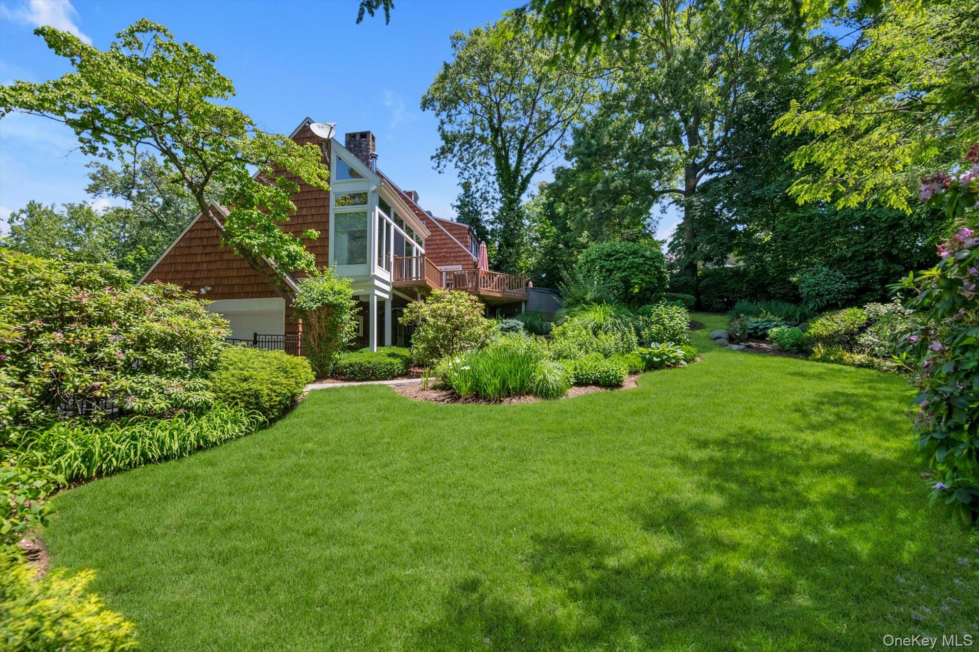 74 Litchfield Road Port Washington, NY 11050 - Photo 35 of 48