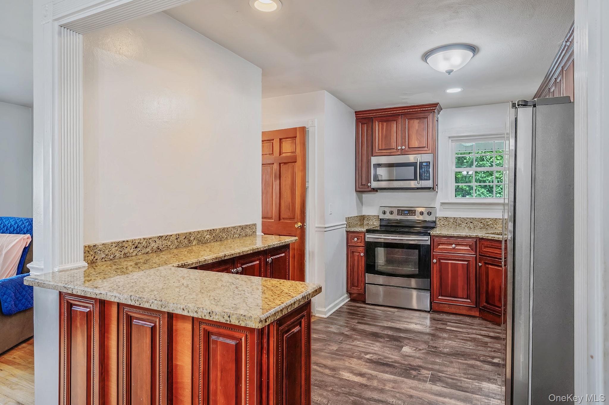 225 Ralph Avenue Babylon, NY 11702 - Photo 9 of 18
