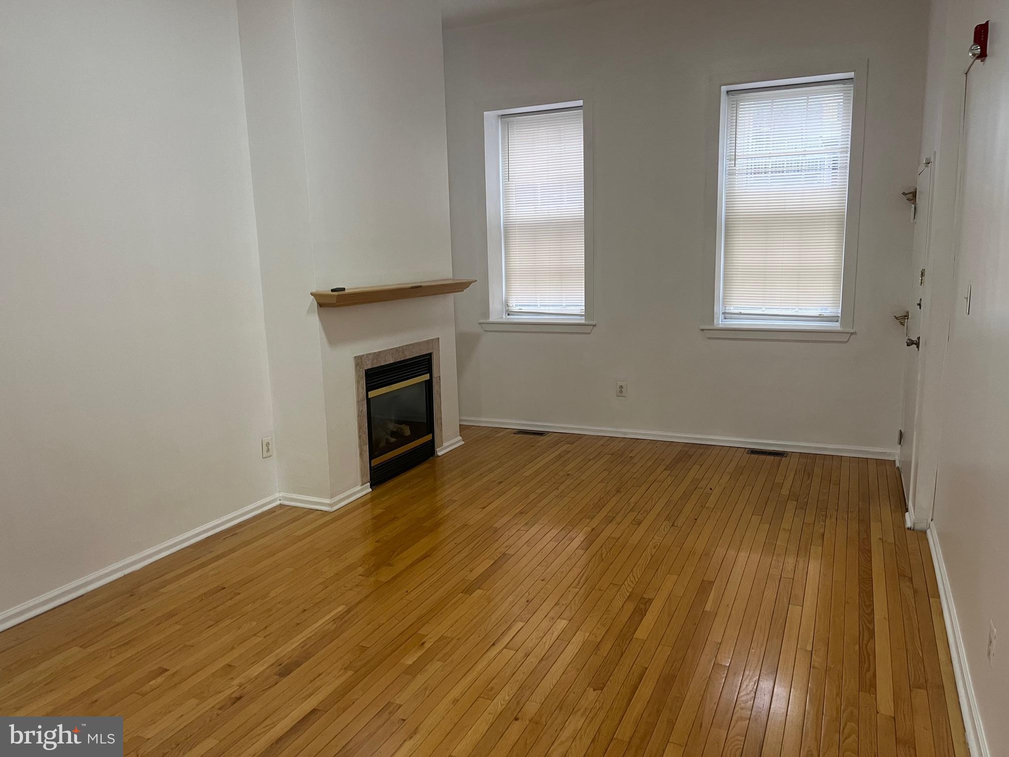 236 Quarry Street, Unit 1 Philadelphia, PA 19106 - Photo 2 of 12