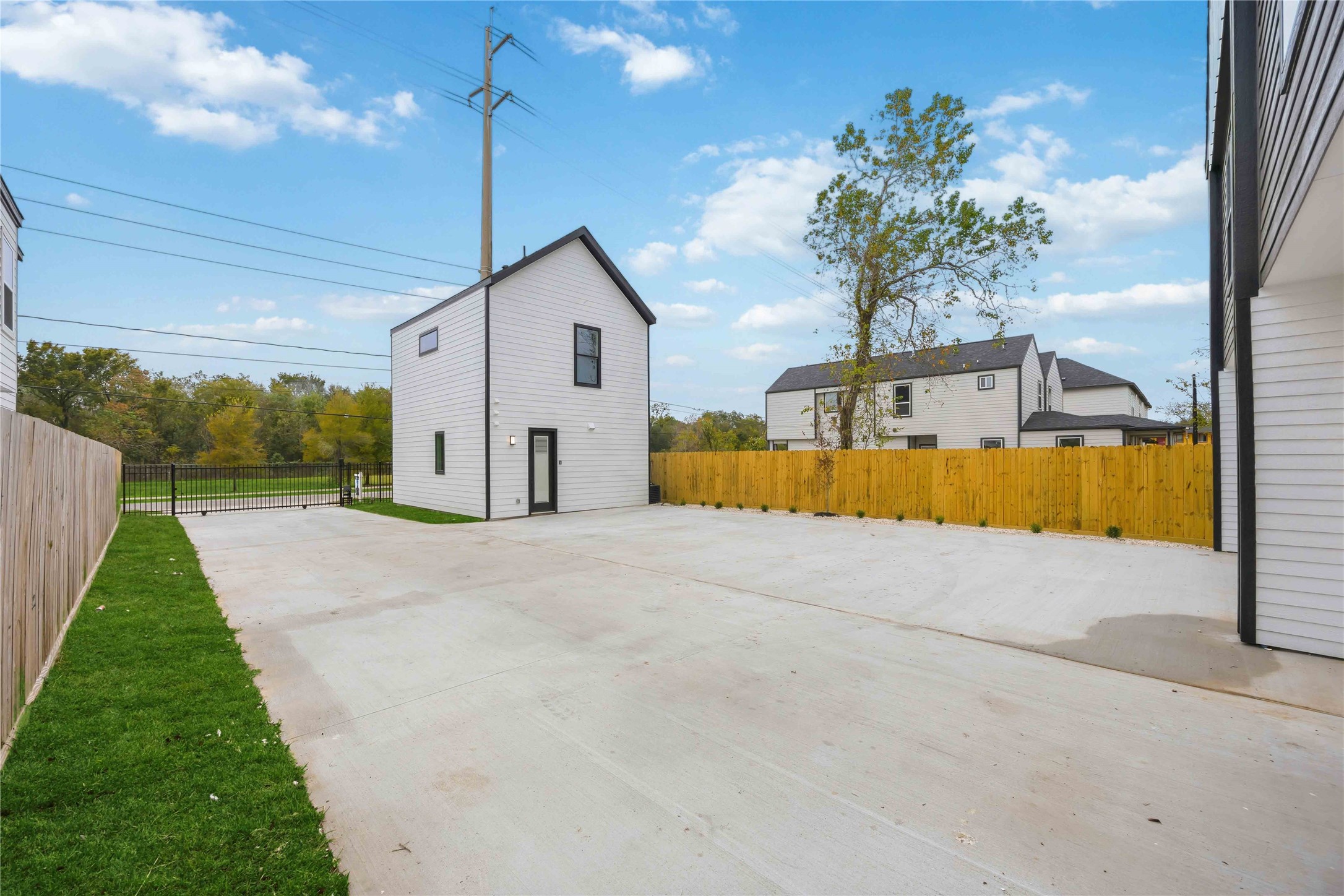 9019 Comal Street, Unit A Houston, TX 77051 - Photo 3 of 28