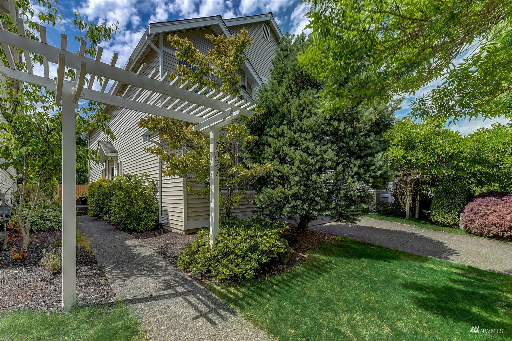 7027 Autumn Avenue Southeast Snoqualmie, WA 98065 - Photo 2 of 26