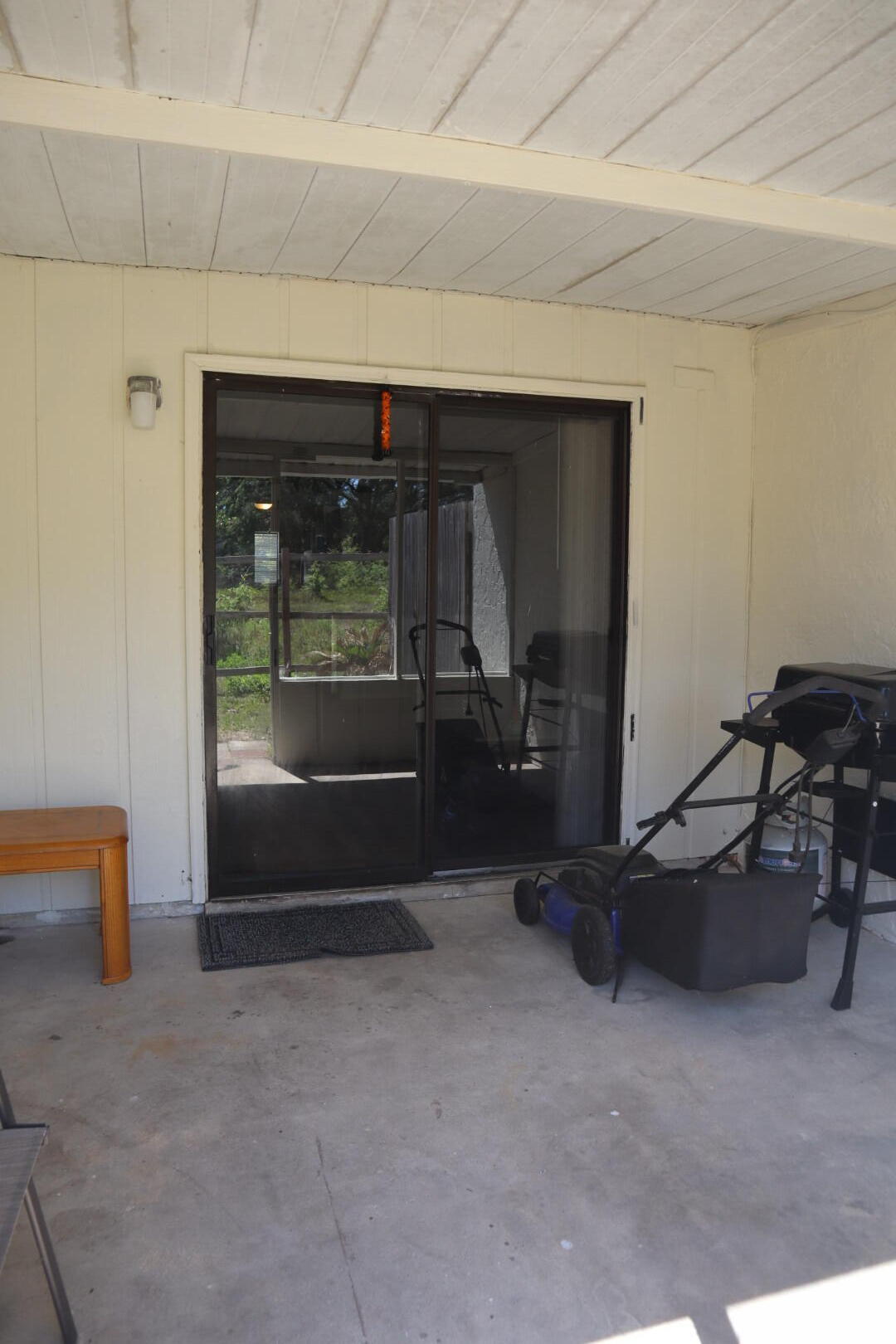 40 11th Street, Unit 99 Shalimar, FL 32579 - Photo 3 of 14 a living room with furniture