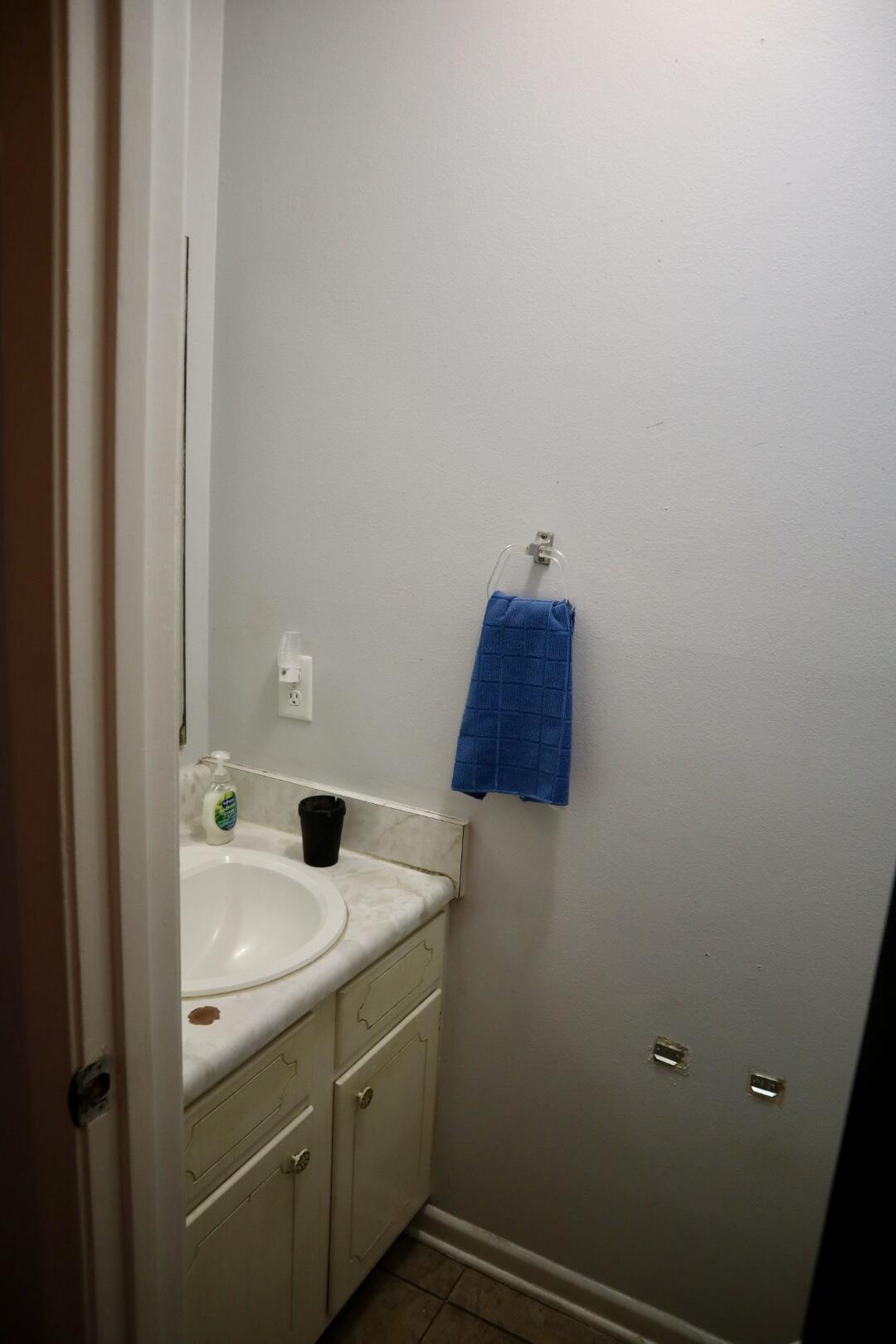 40 11th Street, Unit 99 Shalimar, FL 32579 - Photo 5 of 14 a bathroom with a sink and vanity