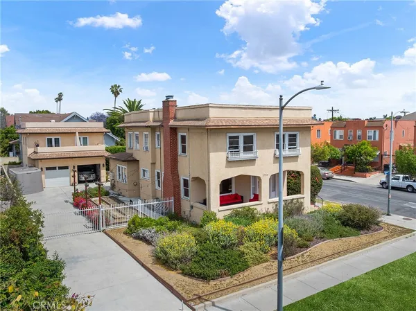 a front view of house with yard