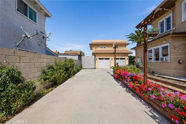 $6,795 | 2754 Kenwood Avenue, Los Angeles, CA 90007