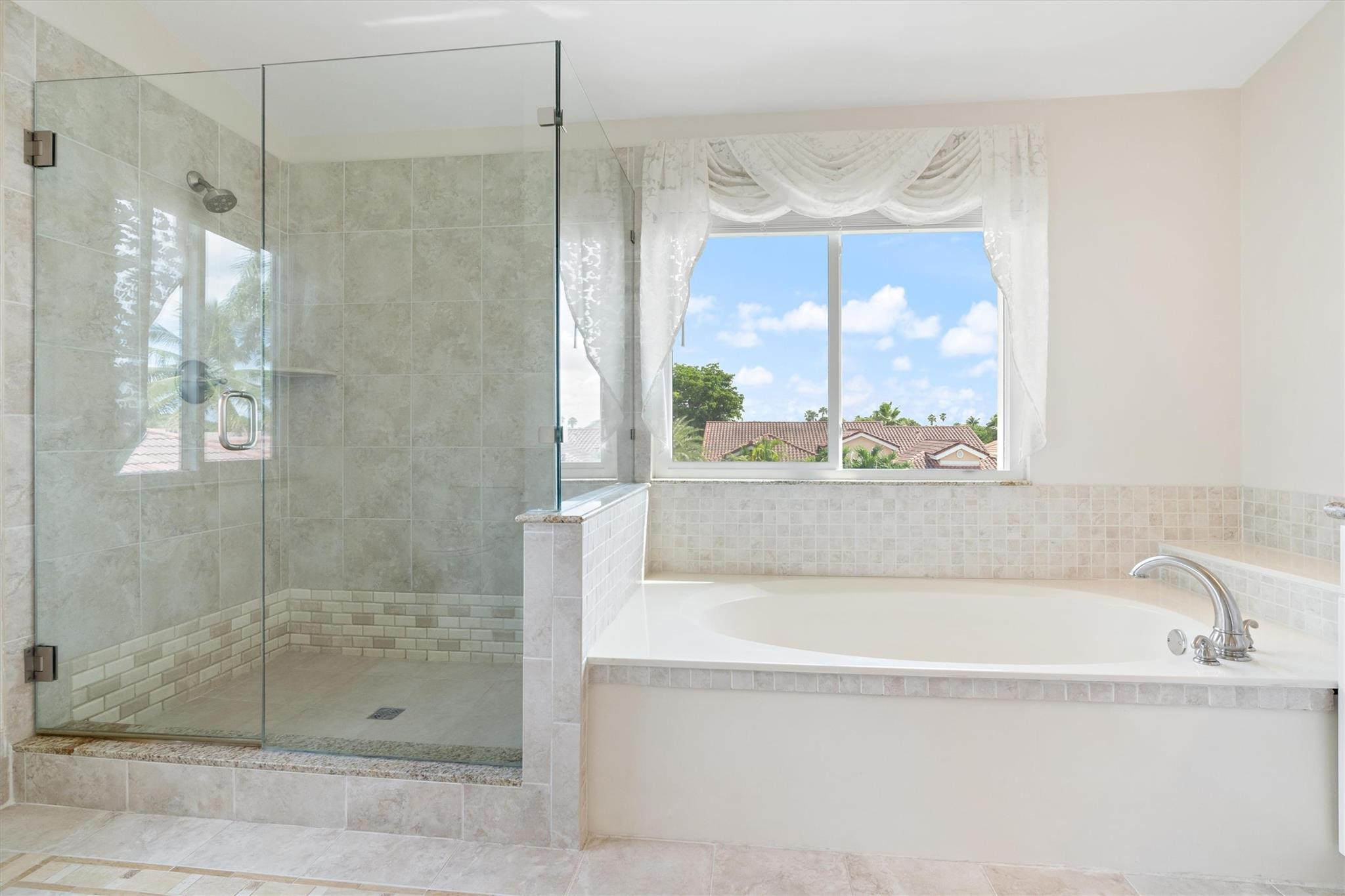 20724 Waters Edge Court Boca Raton, FL 33498 - Photo 20 of 34 Tub & Shower