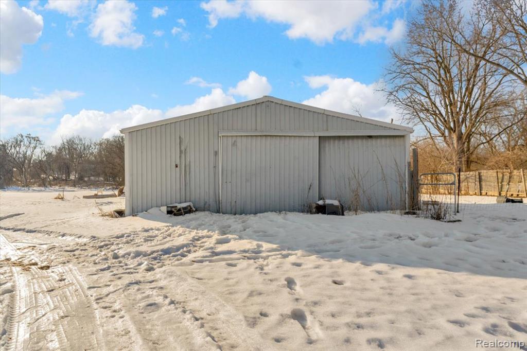 911 South Duck Lake Road Milford, MI 48381 - Photo 7 of 35 Gallery Image 7