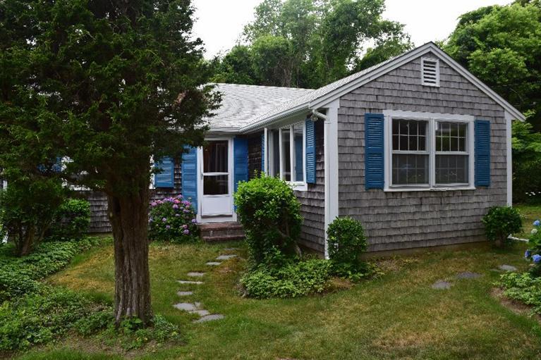 a view of a house with garden and yard