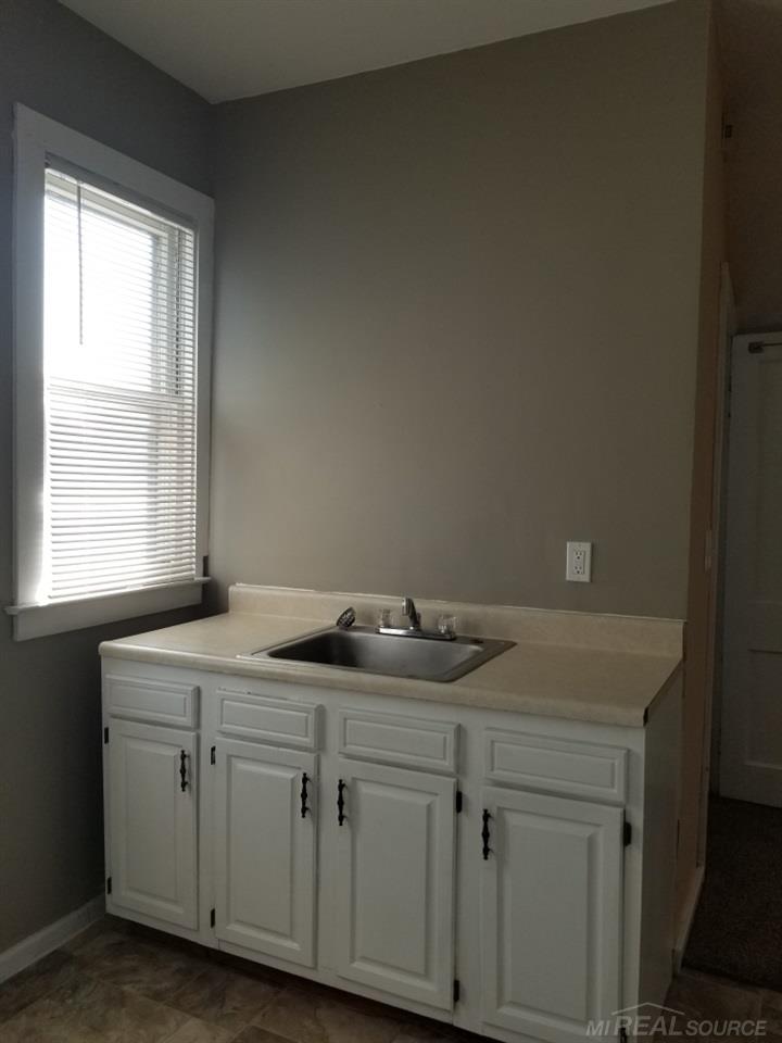 16476 Manchester Avenue, Unit 2 UPPER Eastpointe, MI 48021 - Photo 11 of 11