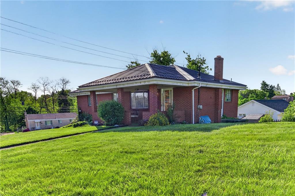 105 Flicker Drive McKees Rocks, PA 15136 - Photo 2 of 24 Gallery Image 2