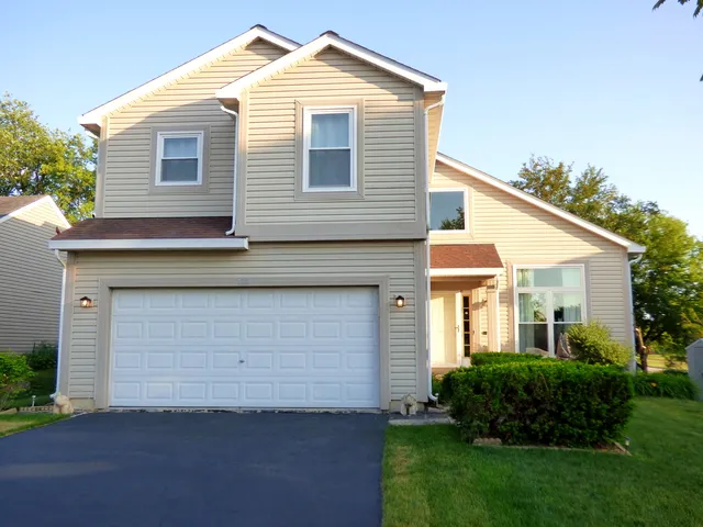 $424,900 | 432 Thunder Ridge, Lake In The Hills, IL 60156