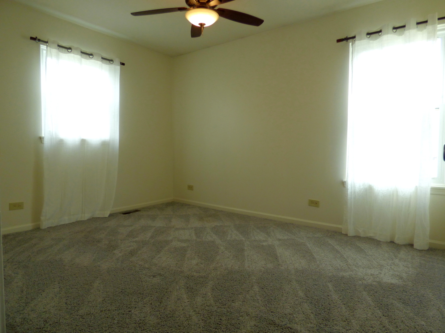 432 Thunder Ridge Lake In The Hills, IL 60156 - Photo 15 of 28 a view of an empty room and chandelier fan