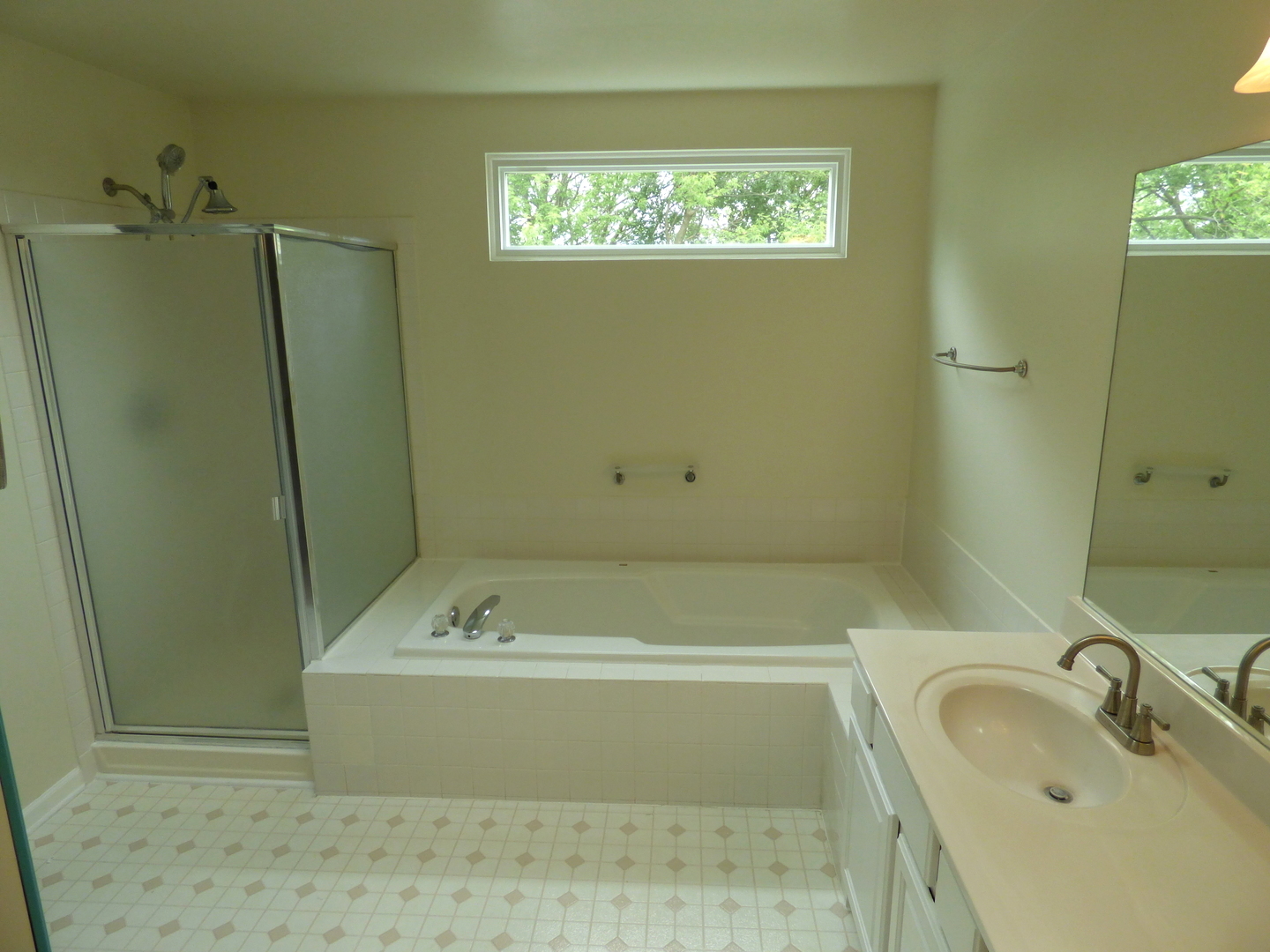 432 Thunder Ridge Lake In The Hills, IL 60156 - Photo 17 of 28 a bathroom with a tub a sink and a shower