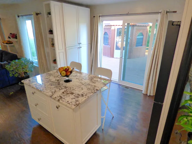 $424,900 | 432 Thunder Ridge, Lake In The Hills, IL 60156