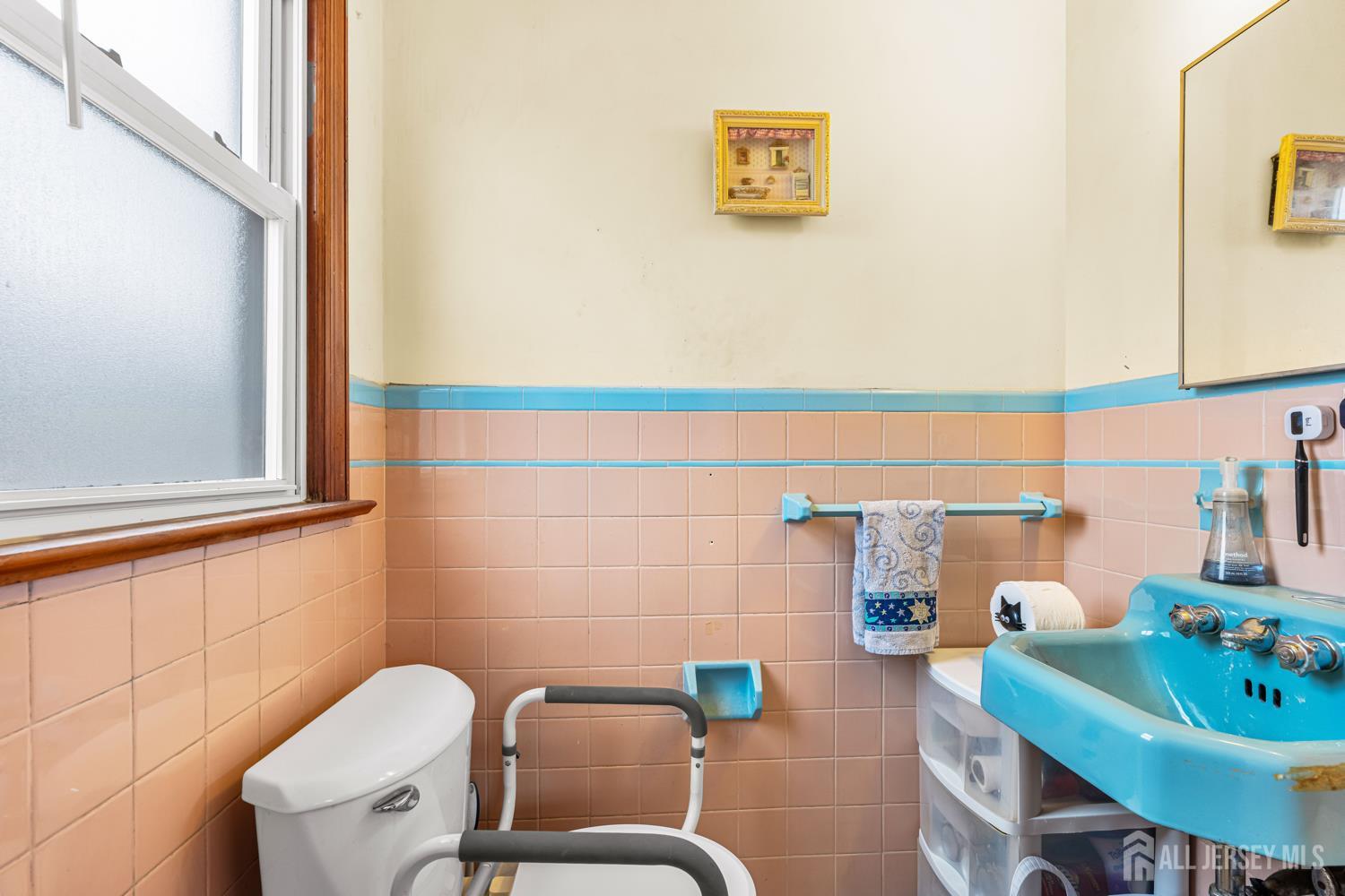 149 Springdale Avenue Hamilton, NJ 08620 - Photo 33 of 43 a living room with furniture and a window