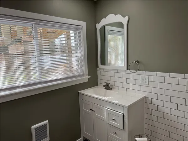 $1,200 | 211 Roe Avenue, Elmira, NY 14901