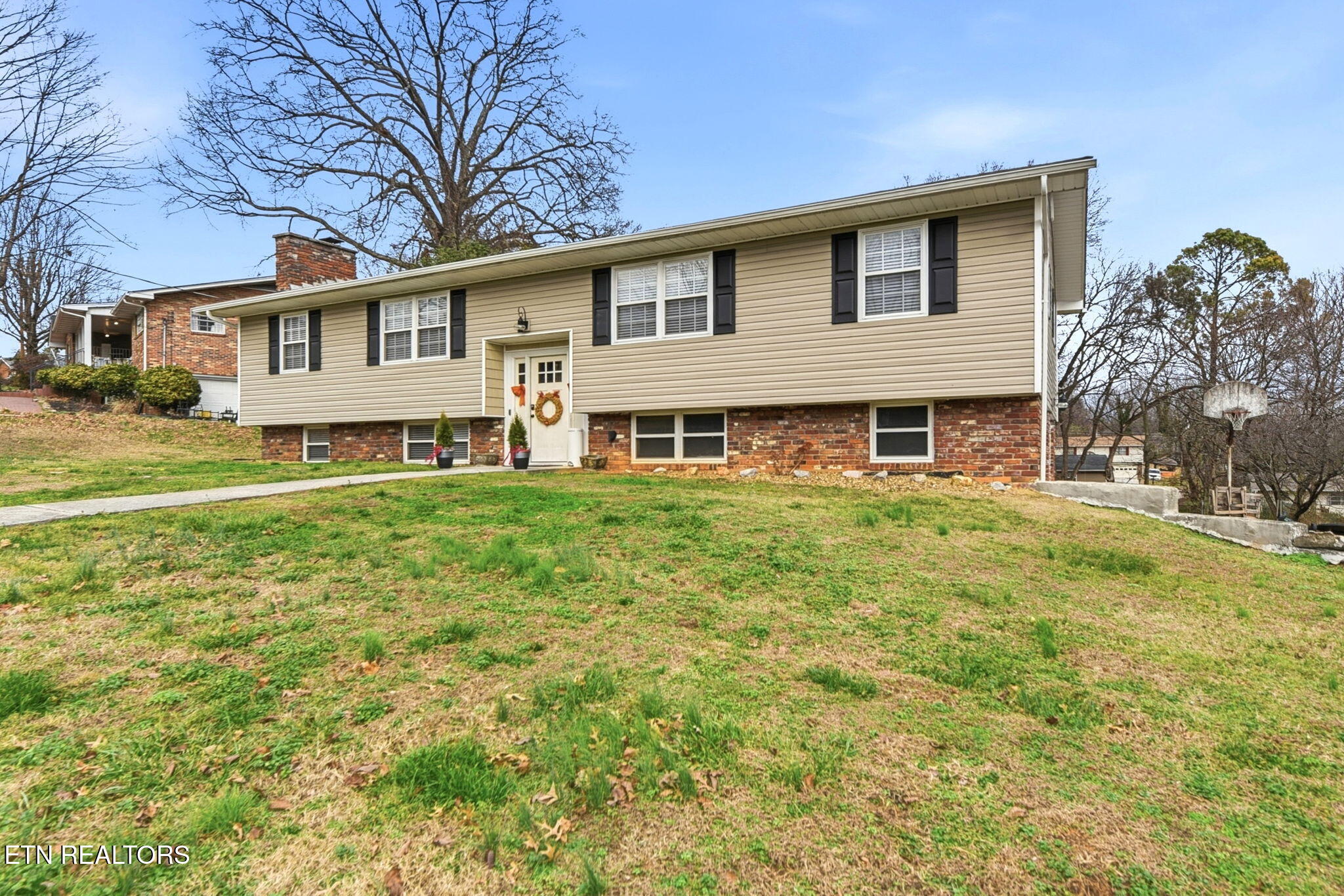 2322 Alice Bell Road Knoxville, TN 37914 - Photo 2 of 32 2-web-or-mls-aca658bc-d180-42d5-b65f-c87