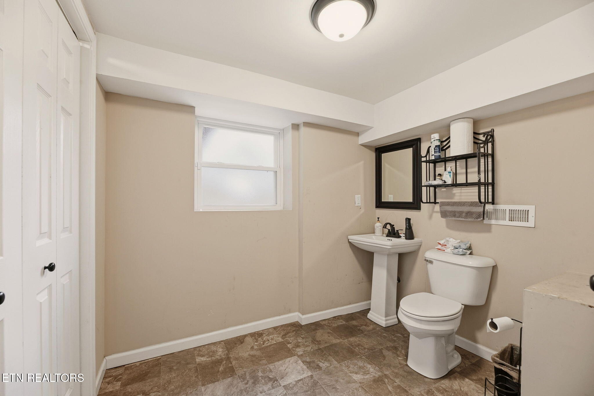 2322 Alice Bell Road Knoxville, TN 37914 - Photo 25 of 32 25-web-or-mls-DSC_0768