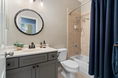 $650,000 | 1012 South Loomis Street, Unit D, Chicago, IL 60607