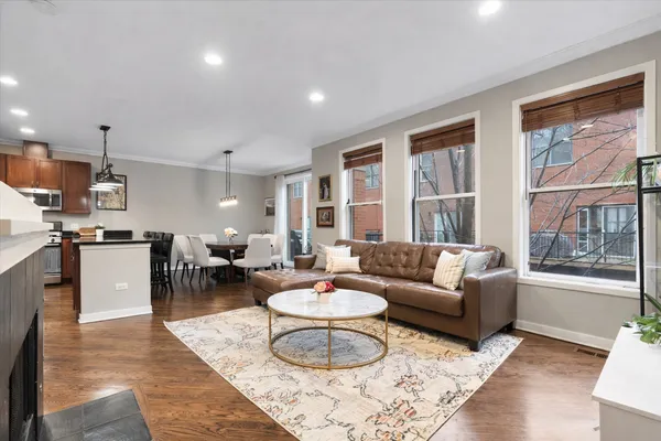 $649,999 | 1012 South Loomis Street, Unit D, Chicago, IL 60607