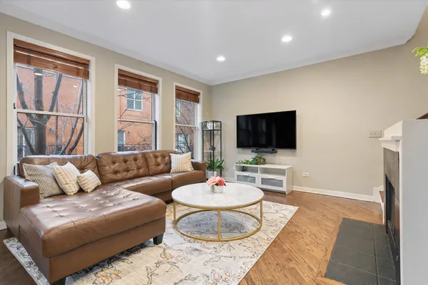 $649,999 | 1012 South Loomis Street, Unit D, Chicago, IL 60607