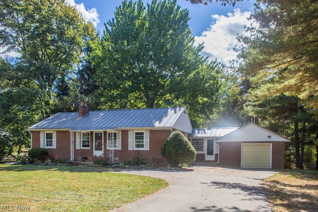 2536 Ridgewood Road Akron, OH 44313 - Photo 3 of 35