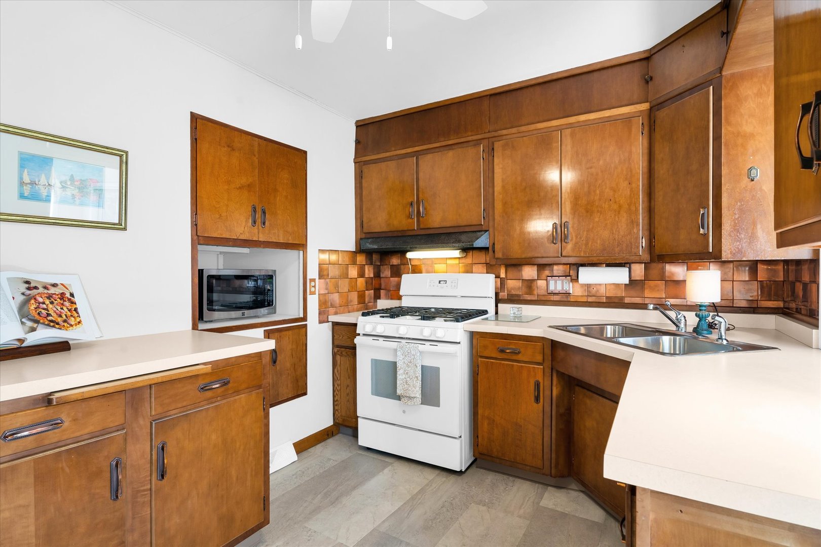 606 South Draper Avenue Champaign, IL 61821 - Photo 11 of 39 Gallery Image 11