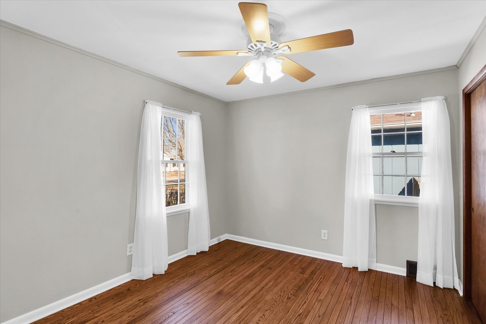 606 South Draper Avenue Champaign, IL 61821 - Photo 17 of 39 Gallery Image 17