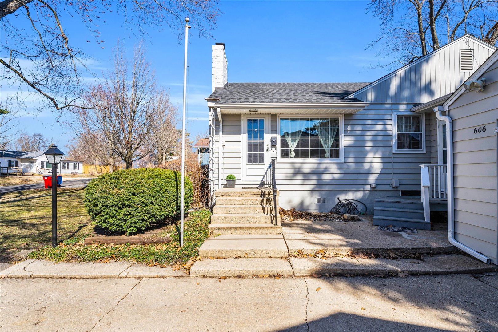606 South Draper Avenue Champaign, IL 61821 - Photo 3 of 39 Gallery Image 3