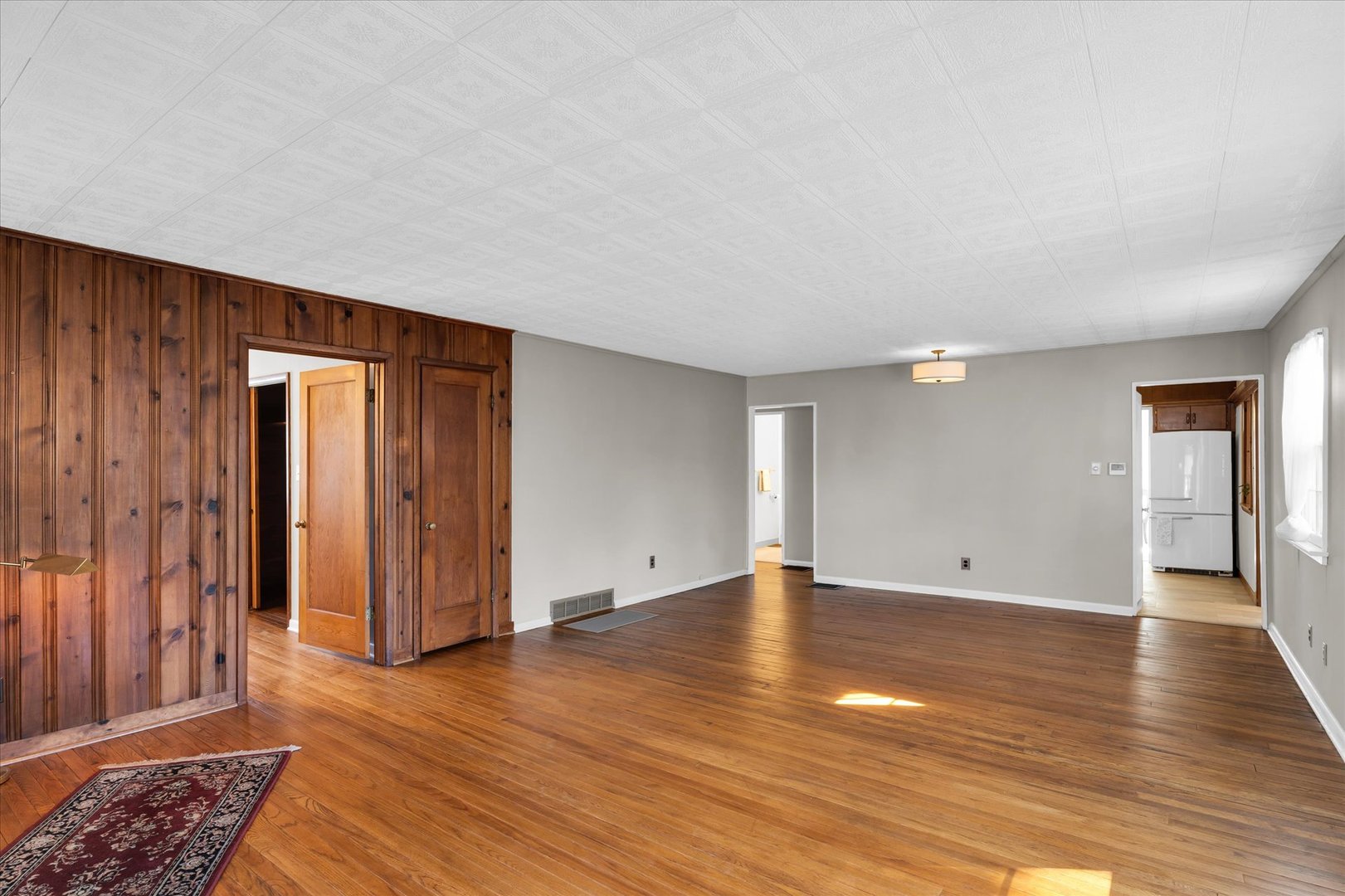 606 South Draper Avenue Champaign, IL 61821 - Photo 5 of 39 Gallery Image 5