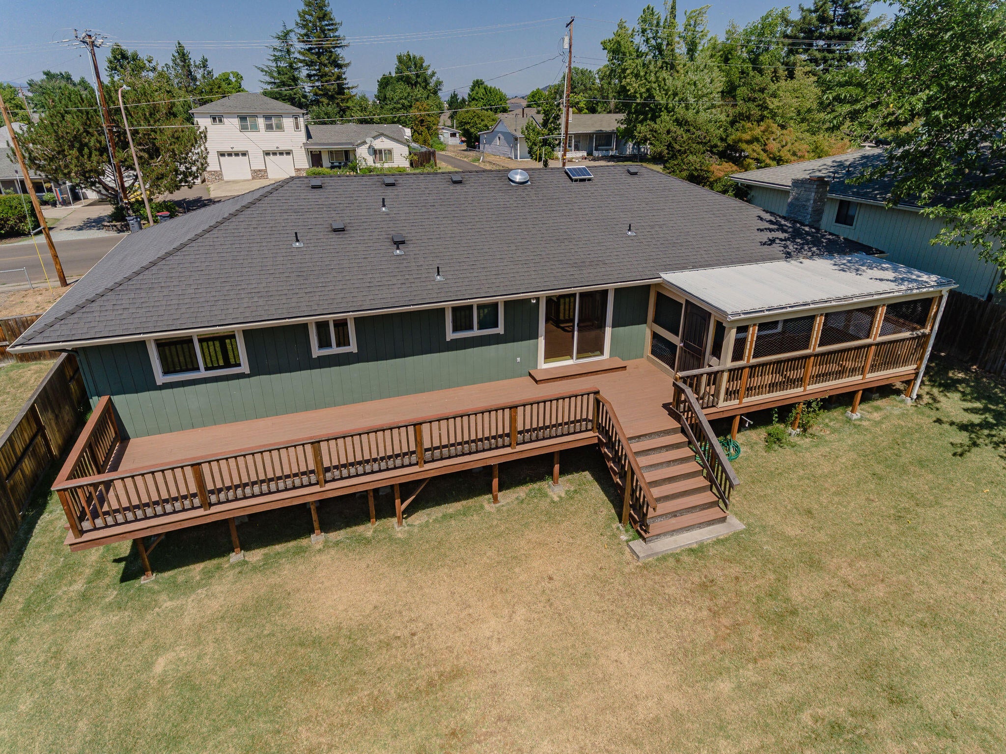 1532 Roberts Road Medford, OR 97504 - Photo 30 of 42 Deck