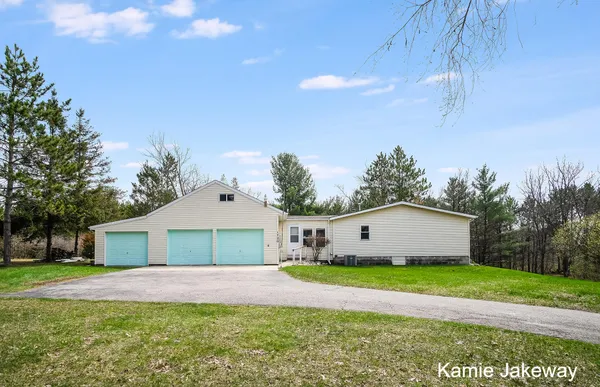 $275,000 | 1720 West Fenwick Road, Fenwick, MI 48834