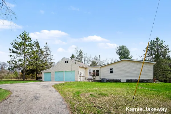 $275,000 | 1720 West Fenwick Road, Fenwick, MI 48834
