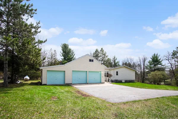 $275,000 | 1720 West Fenwick Road, Fenwick, MI 48834