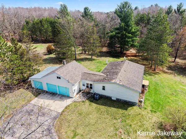 $275,000 | 1720 West Fenwick Road, Fenwick, MI 48834