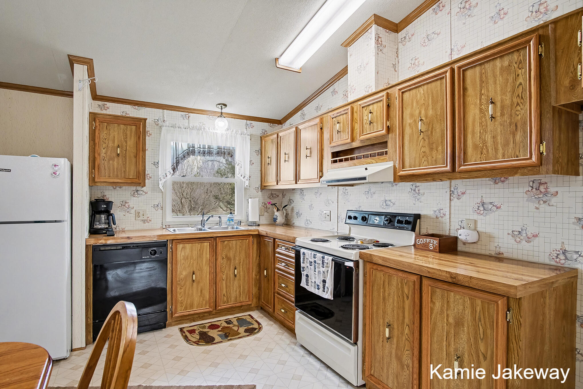 1720 West Fenwick Road Fenwick, MI 48834 - Photo 9 of 30 Kitchen