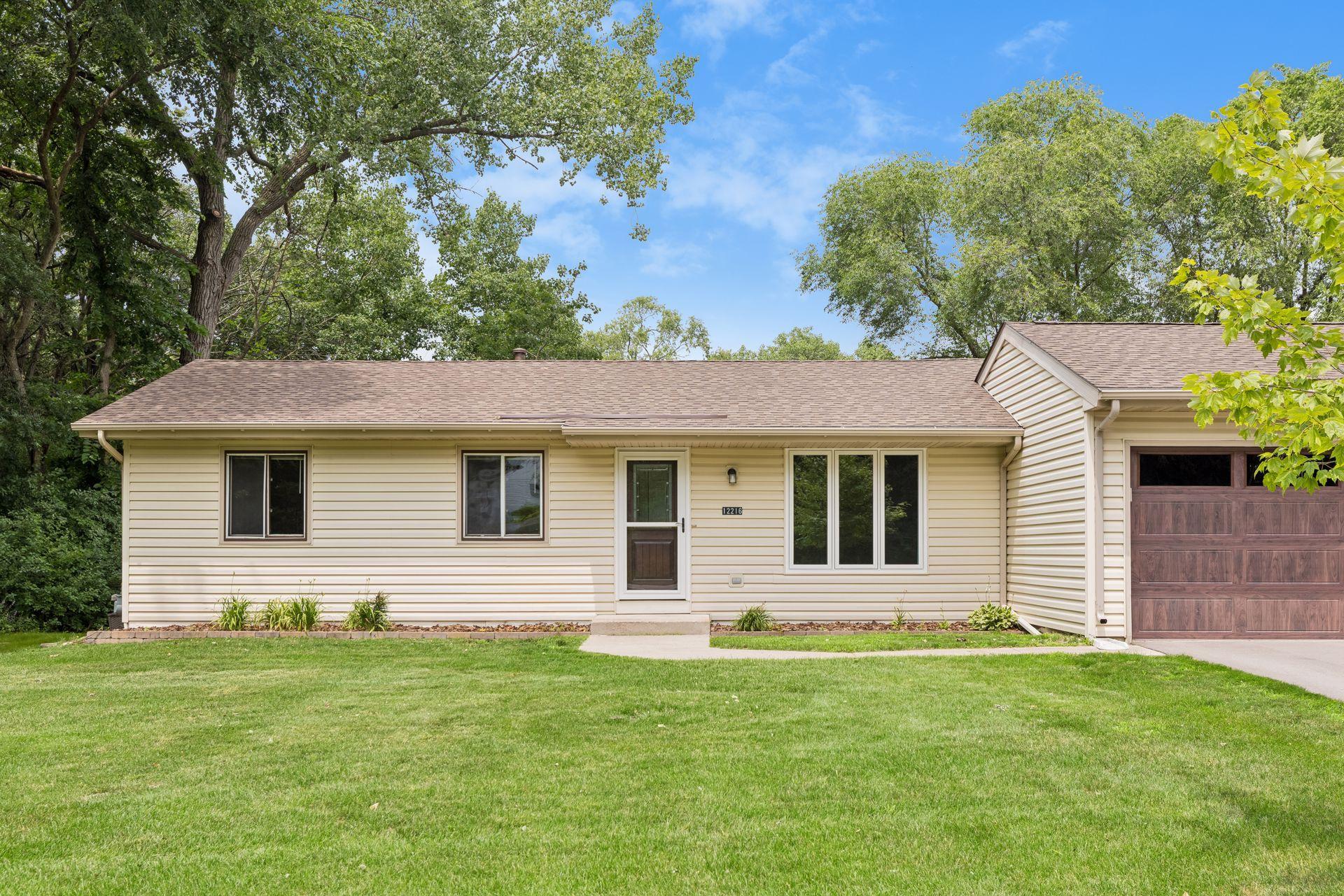 12216 Pioneer Road Minnetonka, MN 55343 - Photo 2 of 35