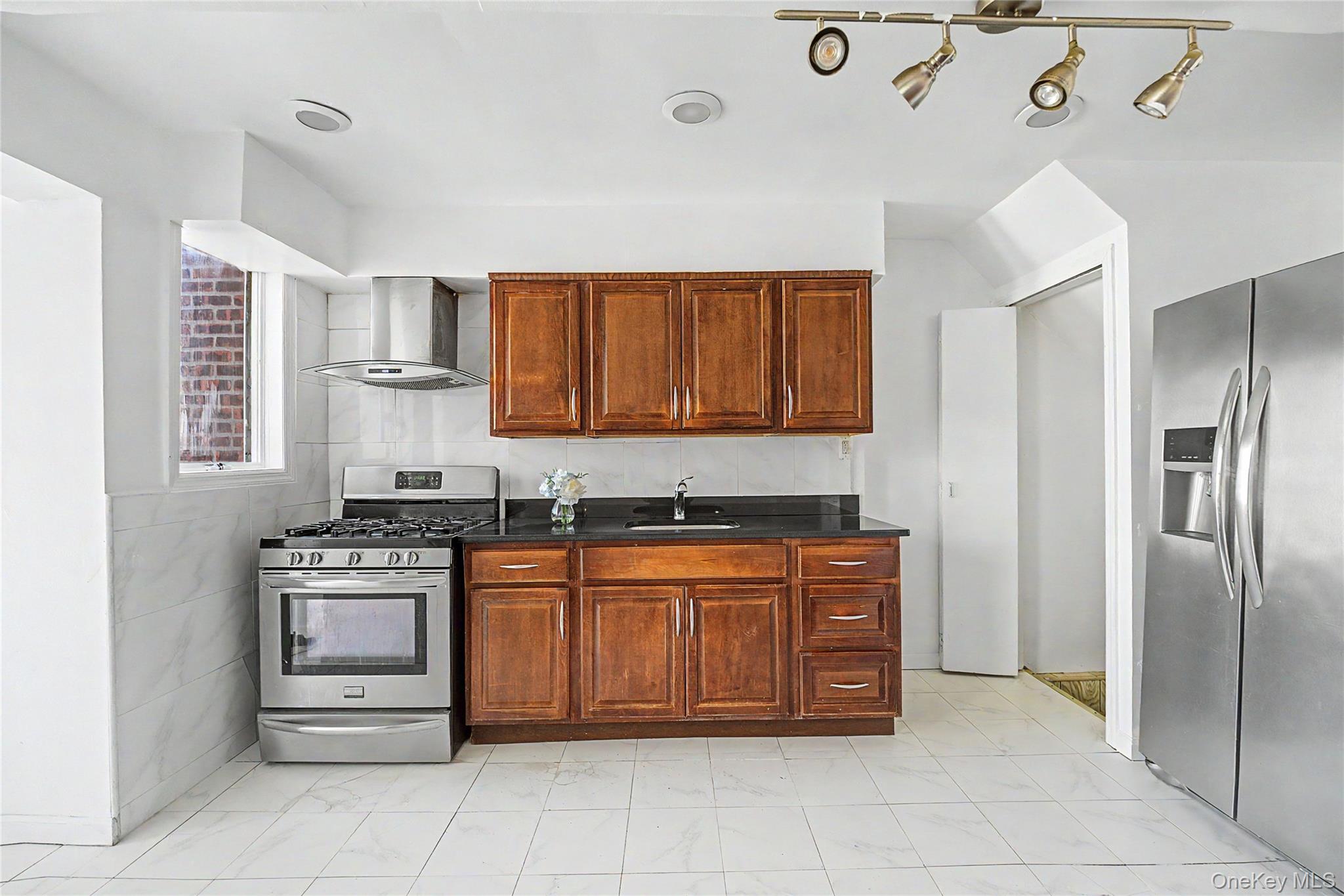 151-45 20th Road Queens, NY 11357 - Photo 10 of 32