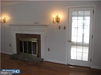1546 Farr Road Wyomissing, PA 19610 - Photo 5 of 12 Living Room